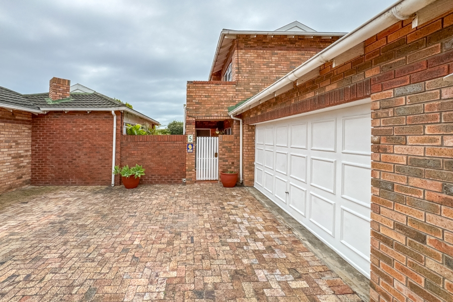 3 Bedroom Property for Sale in Summerstrand Eastern Cape
